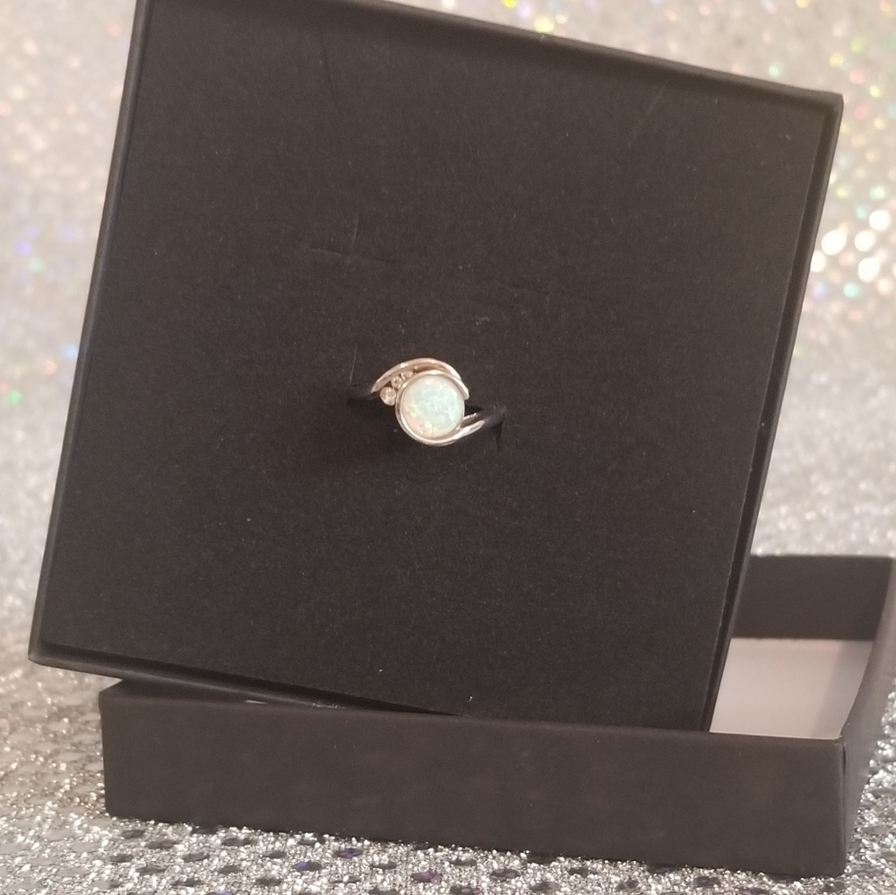 Silver Coated Opalescent and Cubic Zirconia sz 7 Ring with Gift Box